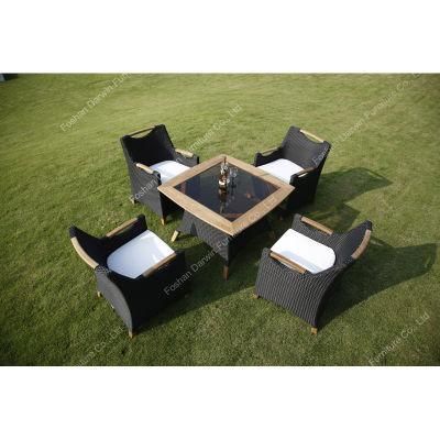 High Quality PE Rattan Outdoor Garde Dining Set with Table and Chairs