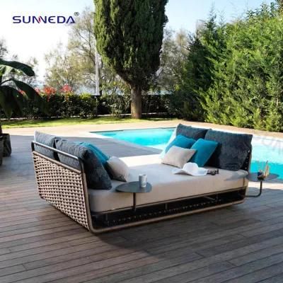 Outdoor Hot-Selling Simple Leisure Splicing Sun Daybed with Acrylic Cushion
