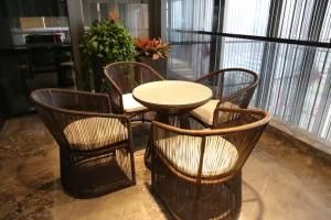 China Modern Outdoor Patio Round Table and Chairs Garden Furniture