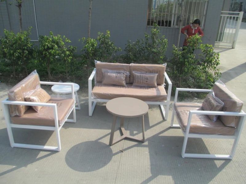 Modern Hotel Outdoor Furniture Elegant Patio Aluminum Garden Sofa (CF1292)