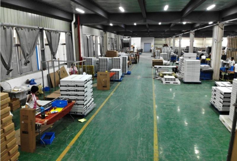 Plastic Folding Table in Beerset Banc