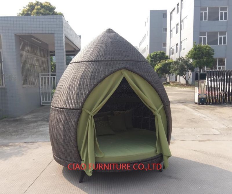 Hotel Patio Use Leisure Outdoor Daybed Kd Big Size Rattan Sunbed Garden Furniture with Curtain