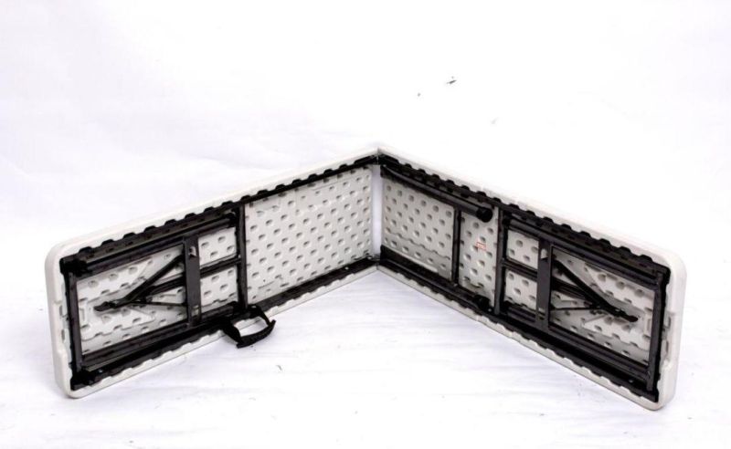 Plastic Folding Table in Beerset Banc