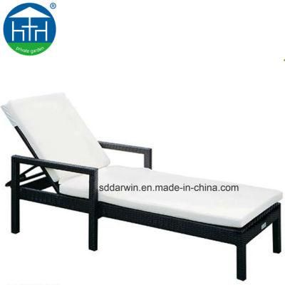 Cheap PE Rattan Garden Furniture Outdoor Chaise Lounge with Cushion