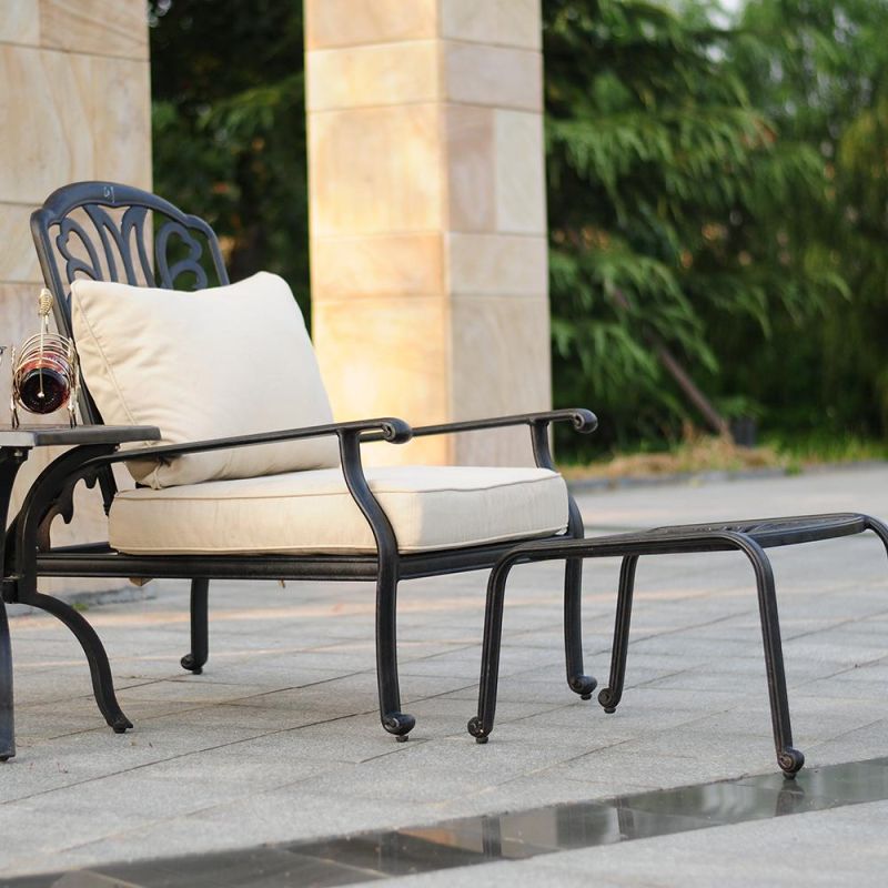 Black Pool Lounger Cast Aluminum Outdoor Chaise Lounger with Side Table