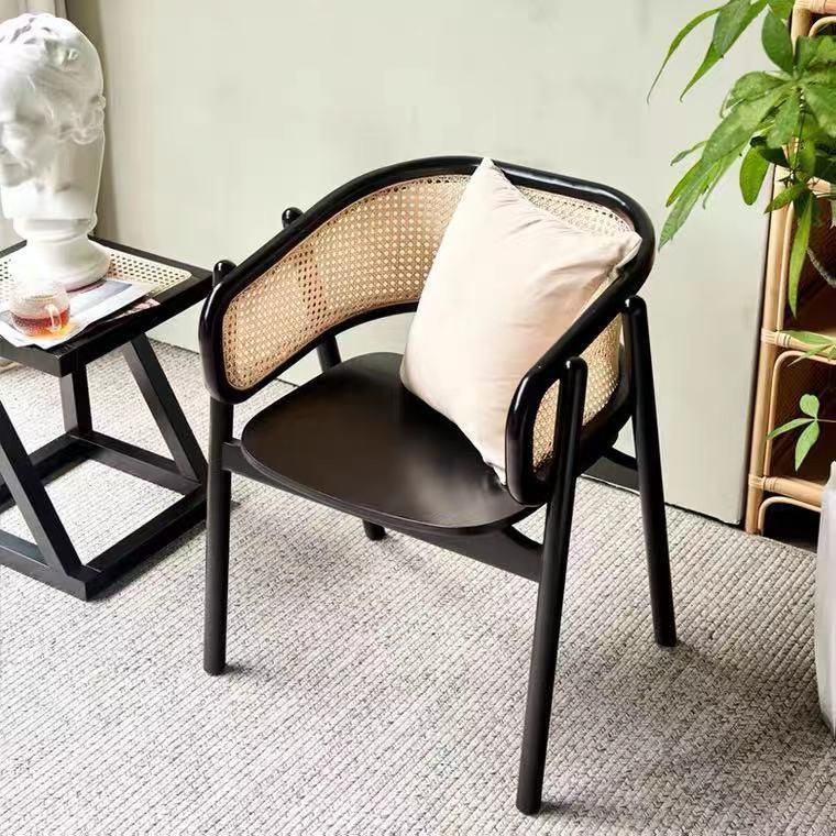 Wholesale Outdoor Garden Picnic White Portable Plastic Folding Chairs for Events Parties Quantity Top Steel Frame