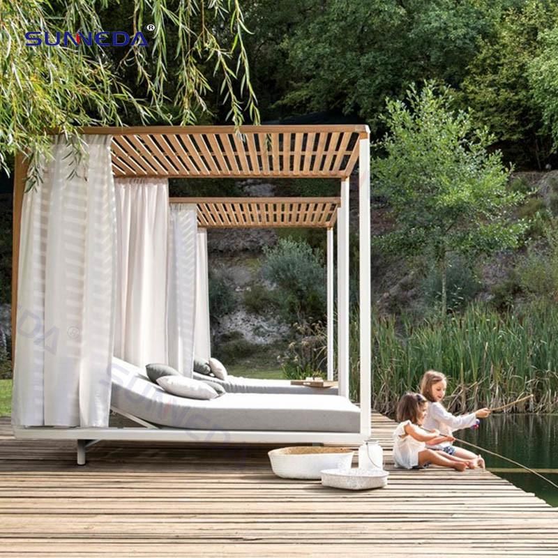 Top Selling Lounge All Weather Beach Daybed with Canopy