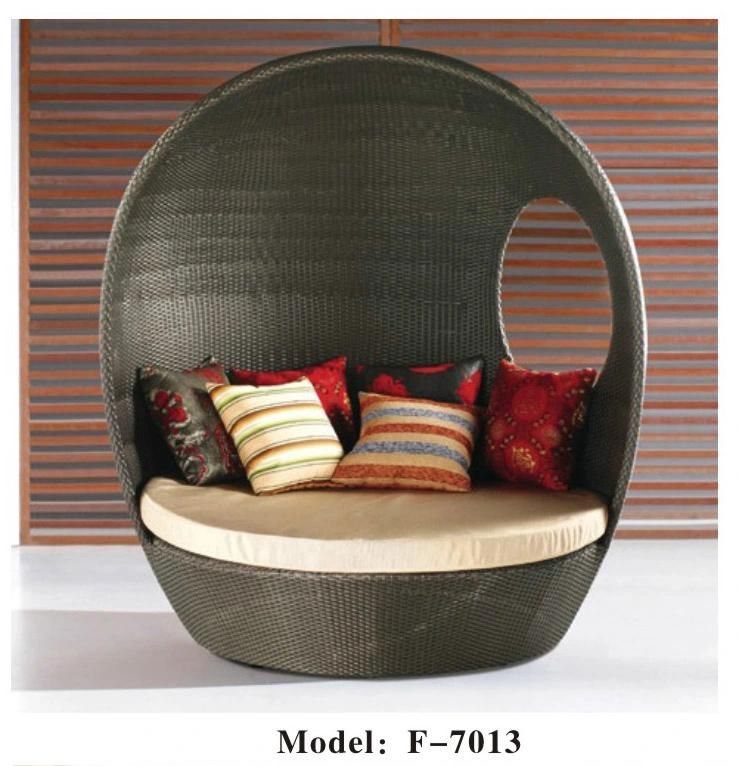 Round Outdoor Rattan Daybed Furniture, Roofed Wicker Lounge Bed to Sea Port by Sea