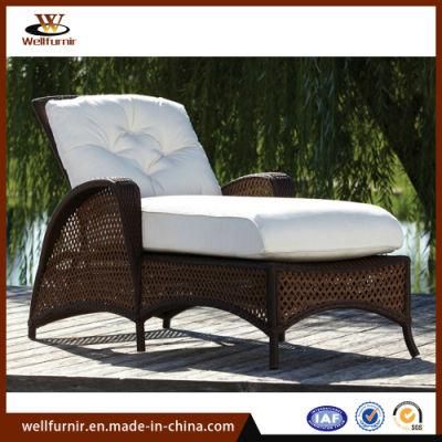 Outdoor Leisure Rattan Chaise Lounge with Deep Seating with Cushion (WF-050037)