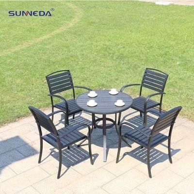 Garden Table Set Use Antiseptic Plastic Wood for The Seat and Back