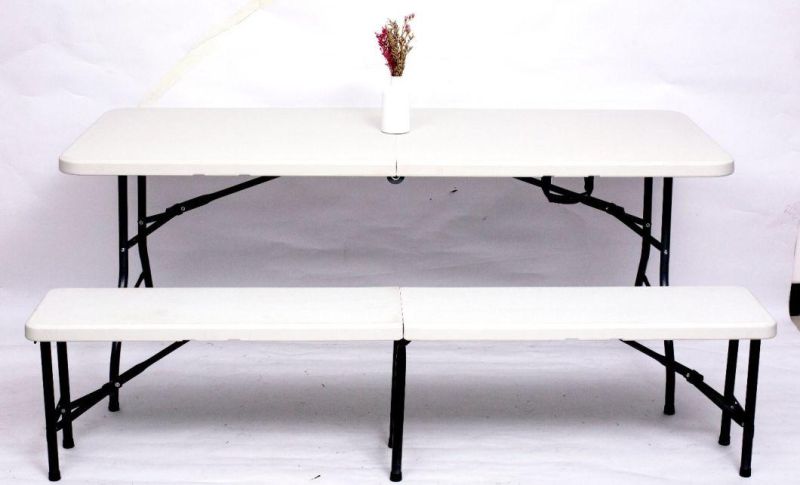 Plastic Folding Table in Beerset Banc
