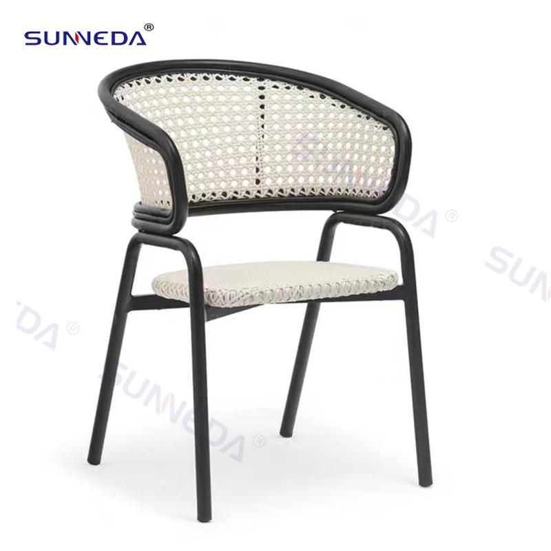 Integrated Cast Iron Foot with Fireproof HPL Top Outdoor Table