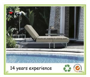 Comfortable Poolside Sun Loungers Wicker Outdoor Chaise Lounges