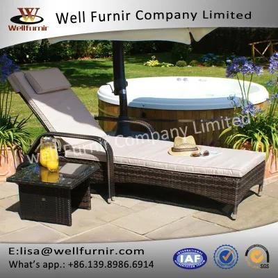 Well Furnir Attractive Adjustable Rattan Sun Lounge with Table (T-0543)