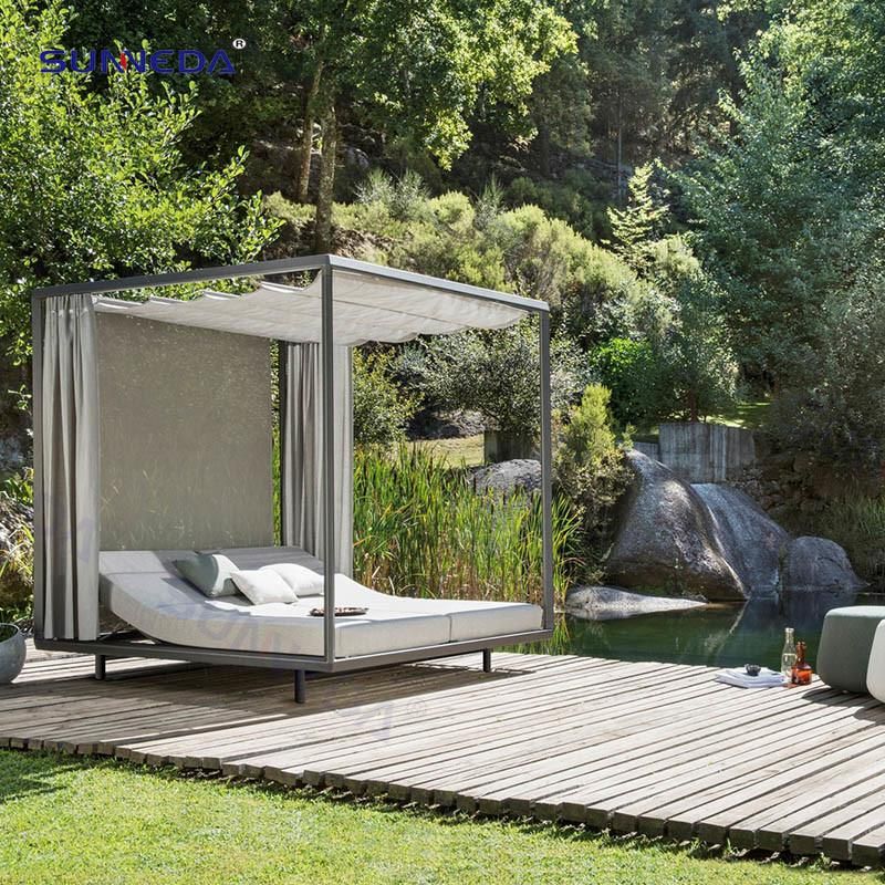 Top Selling Lounge All Weather Beach Daybed with Canopy