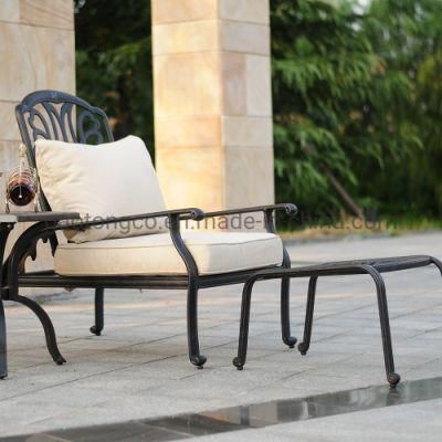 Black Pool Lounger Cast Aluminum Outdoor Chaise Lounger with Side Table