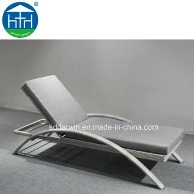 Luxury Outdoor Patio and Garden PE Rattan Chaise Lounger with Cushion