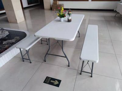 Plastic Folding Table in Beerset Banc