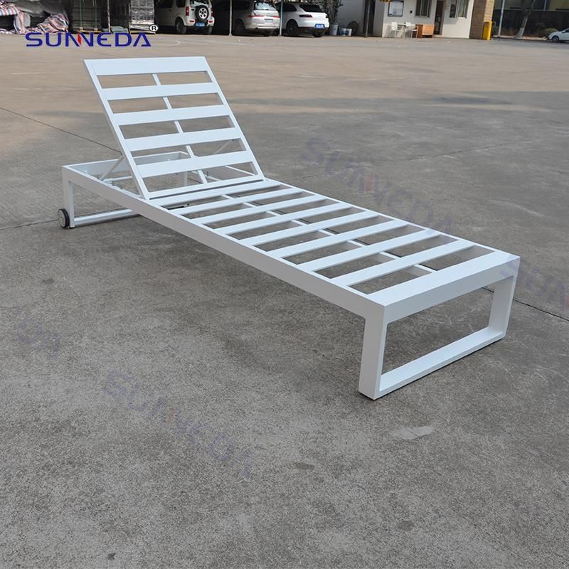 Modern Poolside Leisure Table and Sunloung Set
