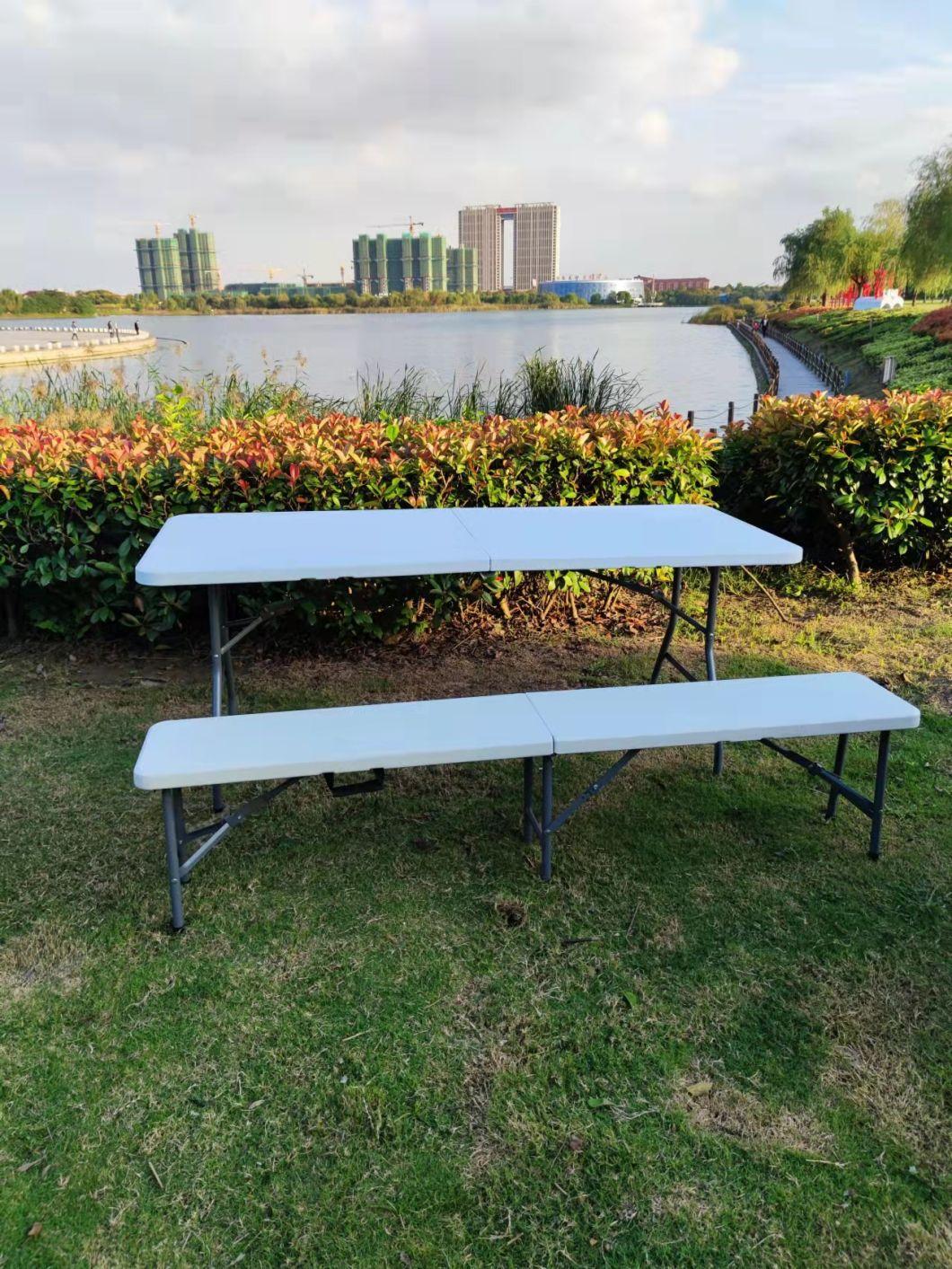 Plastic Folding Table in Beerset Banc