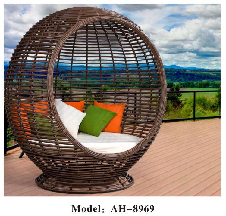 Variety Shaped Rattan Day Beds Wicker Outdoor Sofa with Cushions for Sale Round Daybed for Garden