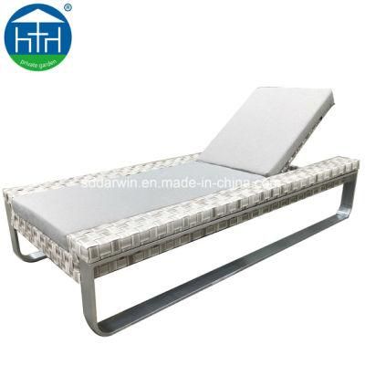 Hotsale Modern Outdoor Garden PE Rattan Chaise Lounge with Cushion