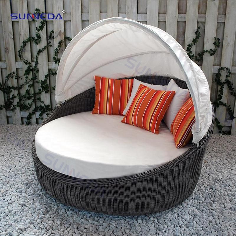 Modern Design Outdoor Villa Garden Bay Bed with PE Round Rattan