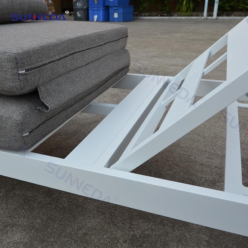 Modern Poolside Leisure Table and Sunloung Set