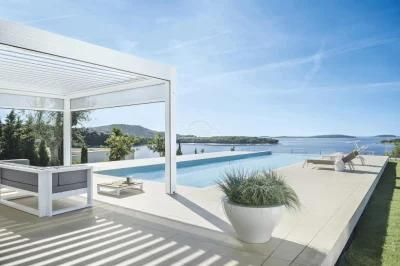 Bioclimatic Aluminum Pergola with Adjustable Electric Ventilation Louvers