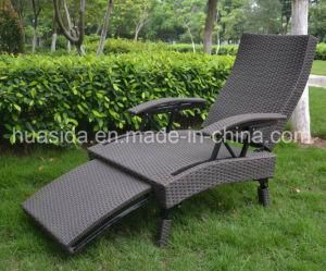 Folding Outdoor Lounger PE Rattan Lounger with Stretch Feet